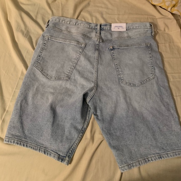 H&M Slim fit light Denim shorts - Picture 2 of 2